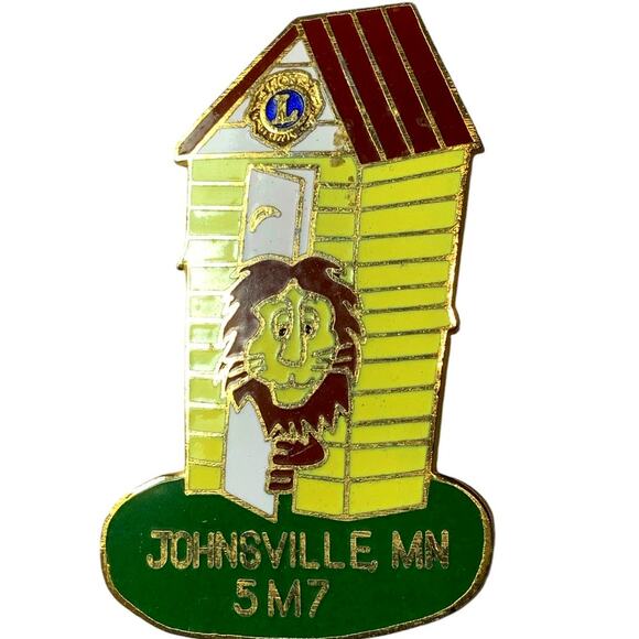 Vintage Lions Club International Outhouse Pin, District 5M7 Minnesota - Picture 1 of 4